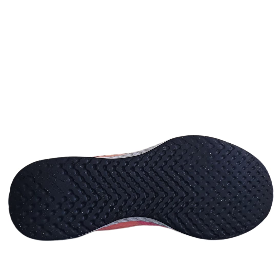 NIKE  REVOLUTION 5
