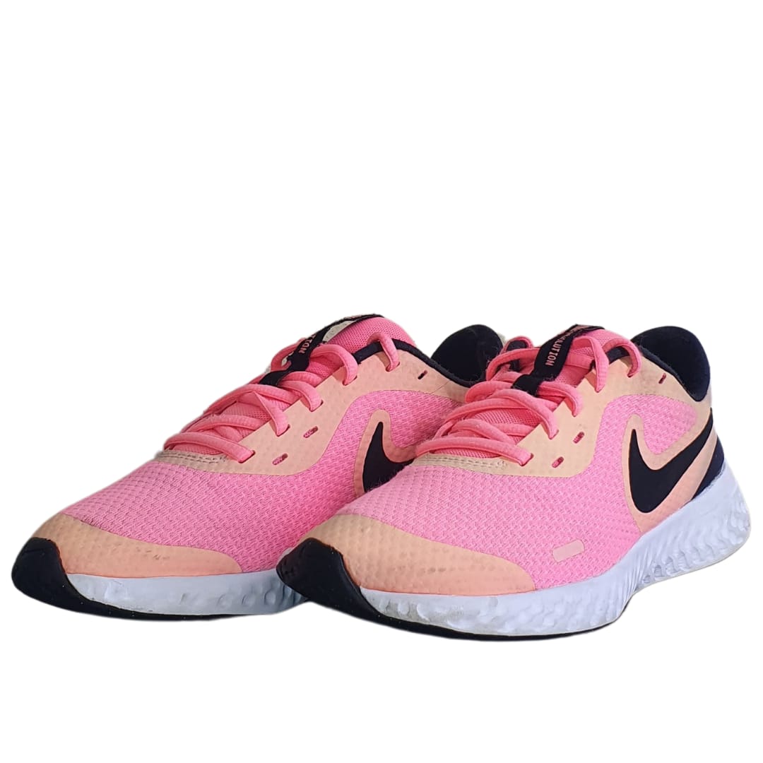 NIKE  REVOLUTION 5